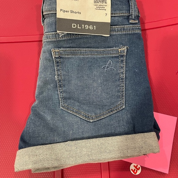 Girls denim shorts size 7 NWT - Picture 3 of 6
